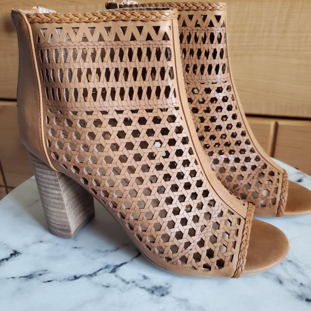 Women Report Wendie Dark Tan Booties